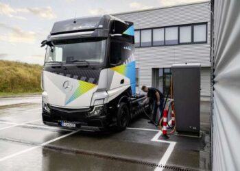 Εντυπωσιακό: To Mercedes eActros LongHaul με την εκπληκτική αυτονομία που αγγίζει τα 800 χλμ!