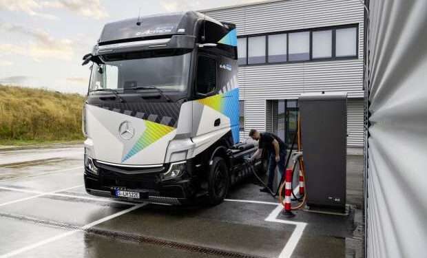 Εντυπωσιακό: To Mercedes eActros LongHaul με την εκπληκτική αυτονομία που αγγίζει τα 800 χλμ!