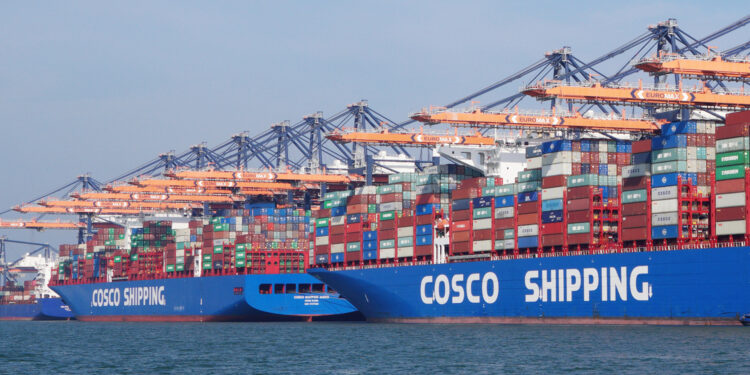 Bουτιά στη διακίνηση εμπορευματοκιβωτίων στον Πειραιά