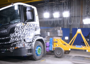 Αποκαλυπτικό: Crash test σε τράκτορα με δεξαμενή φυσικού αερίου (+video)