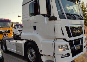 Εντυπωσιακός γάμος με νταλίκες στη Χαλκιδική (+video)