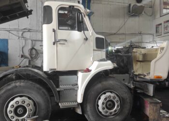 Ένα θρυλικό Volvo N12 για σέρβις στο συνεργείο “Η ΔΥΝΑΜΗ”