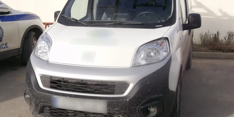 Συνελήφθη διακινητής ο οποίος προωθούσε με Βαν στο εσωτερικό της χώρας μη νόμιμους μετανάστες