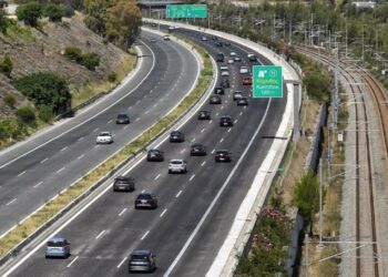 ΄Εκτακτο: Κλειστή η Εθνική Οδός από Κόρινθο προς Αθήνα λόγω πτώσης βράχων!