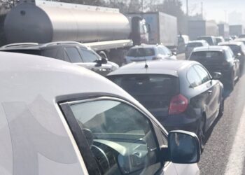 Κλειστή η Εθνική οδός στο Σχηματάρι – ατύχημα με νταλίκες και ΙΧ (video)