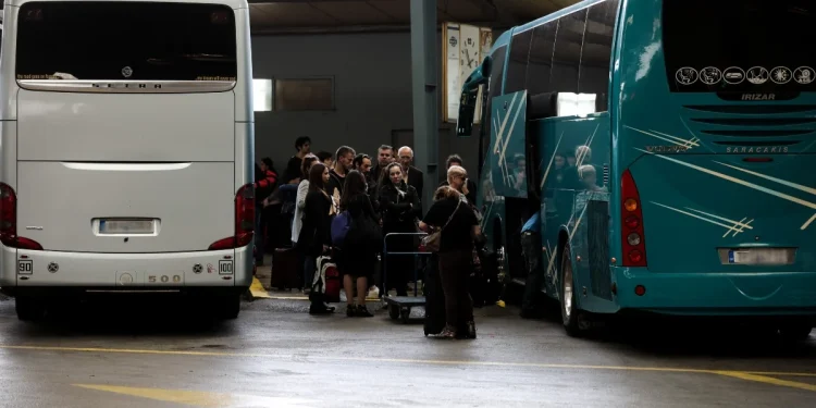 Θεσσαλονίκη: Κατέρρευσε οδηγός του ΚΤΕΛ – «Ήρωας» επιβάτης πετάχτηκε και πάτησε φρένο