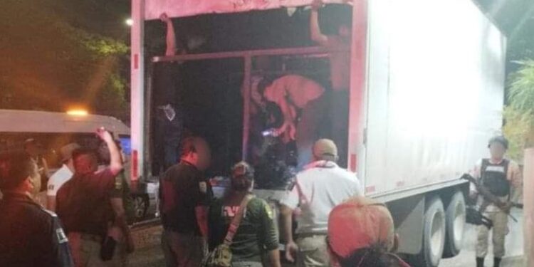 Απίστευτο: 175 μετανάστες μέσα σε νταλίκα