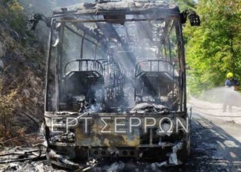 Στάχτη έγινε λεωφορείο στις Σέρρες
