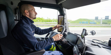 Ποιες είναι οι εντυπώσεις από τον πρώτο ιδιοκτήτη ηλεκτρικού φορτηγού e ACTROS: “Είμαι πιο ξεκούραστος”