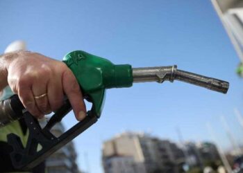 Εγκλωβισμένοι οι αυτοκινητιστές με τις νέες αυξήσεις στο ντίζελ – στο …Θεό το μεταφορικό κόστος!