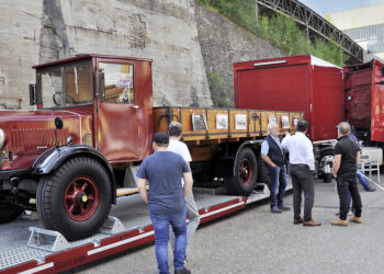 Το θρυλικό φορτηγό Ν56 με ξύλινη καμπίνα!
