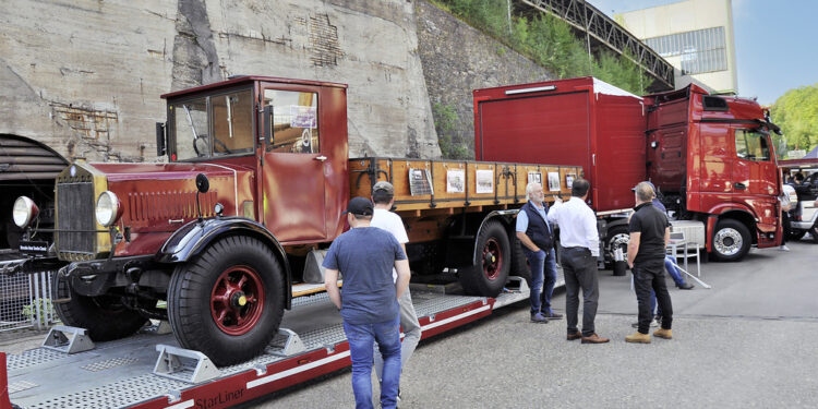 Το θρυλικό φορτηγό Ν56 με ξύλινη καμπίνα!