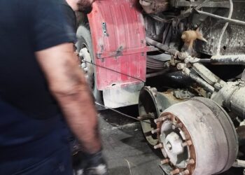 Για επισκευή φορτηγών Volvo στη ΔΥΝΑΜΗ στον Ασπρόπυργο