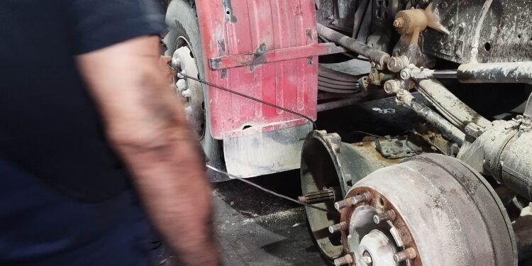 Για επισκευή φορτηγών Volvo στη ΔΥΝΑΜΗ στον Ασπρόπυργο