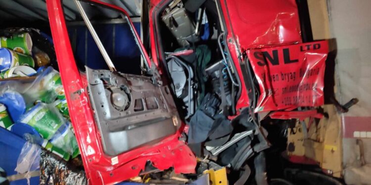 Σύγκρουση νταλικών στις Σέρρες, σοβαρός τραυματισμός άμορφη μάζα η μια