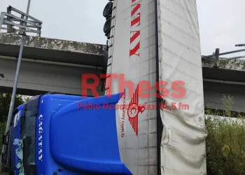 Έκτακτο: Νταλίκα στη Θεσσαλονίκη έπεσε από γέφυρα