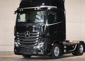 Βασιλικές ανέσεις: Αυτό είναι το νέο Mercedes Actros L! (VIDEO)