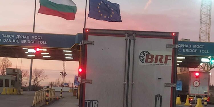 Xρονιάρες μέρες στο τιμόνι των φορτηγών: “Χριστούγεννα είναι γμτ!”