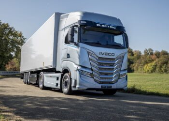Iveco: Και στο βάθος ηλεκτρικά φορτηγά