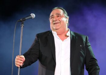 Βασίλης Καρράς: Οδηγοί φορτηγών ζητούν μουσαμάδες με την προσωπογραφία του!