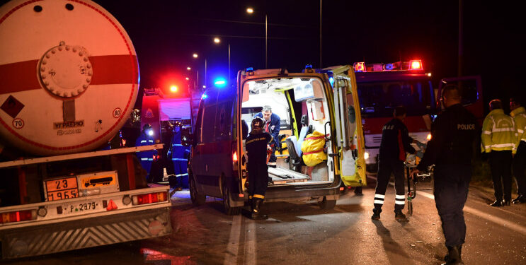 Λάρισα: Βυτιοφόρο συγκρούστηκε με ΙΧ αυτοκίνητο – Ένας νεκρός