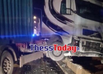 Θεσσαλονίκη – Τροχαίο ατύχημα: νταλίκα συγκρούστηκε με ΙΧ (εικόνες)