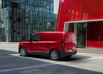 Το νέο Ford Transit Courier ενισχύει την παραγωγικότητα των επιχειρήσεων