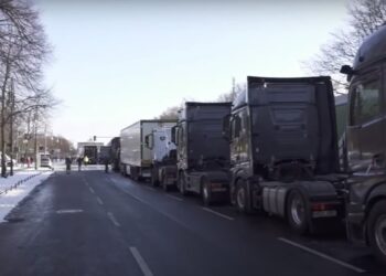 Γερμανία: Στον δρόμο και οι οδηγοί φορτηγών – Συνεχίζονται οι αγροτικές κινητοποιήσεις