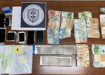 Χειροπέδες σε τρεις υπαλλήλους του Μεταφορών για εγκληματική ομάδα!