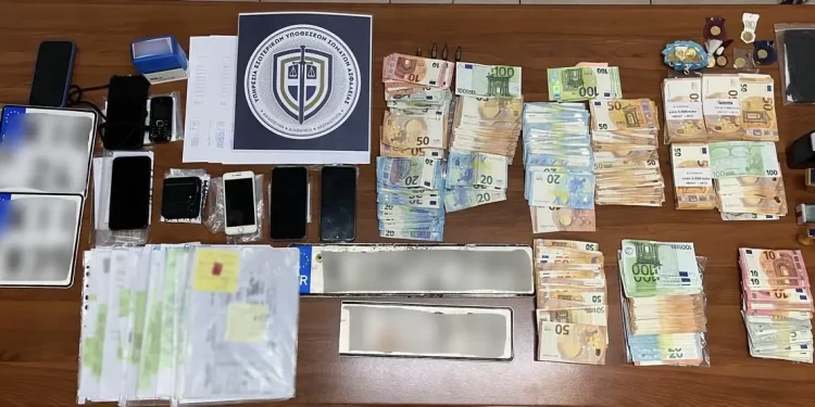 Χειροπέδες σε τρεις υπαλλήλους του Μεταφορών για εγκληματική ομάδα!