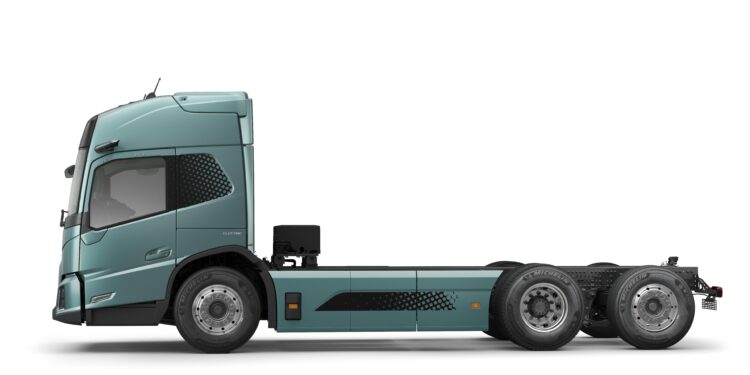 Η Volvo παρουσιάζει το πρώτο της αποκλειστικά ηλεκτρικό φορτηγό
