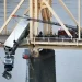 Φορτηγό κρεμόταν στο κενό μετά από ατύχημα! (+video)