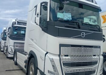 OPTIMUM TRUCK LEASING: Ήρθαν τα πέντε από τα 20 Volvo FH500 στην Πάτρα