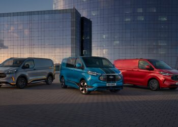 Το ολοκαίνουργιο, αμιγώς ηλεκτρικό E-Transit Custom της Ford Pro είναι έτοιμο να ενισχύσει την παραγωγικότητα των μικρών επιχειρήσεων