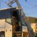 Σοβαρό τροχαίο ατύχημα στη Λεωφόρο Λαυρίου -Οδηγός πούλμαν «καρφώθηκε» σε κολώνα