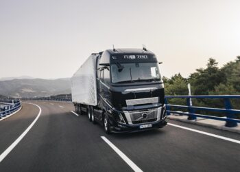 Volvo FH16/ Eπιτυγχάνει 5% καλύτερη οικονομία καυσίμου