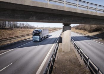 Η Volvo λαμβάνει παραγγελία για 300 ηλεκτρικά φορτηγά από την DSV