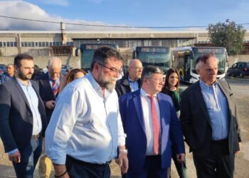 Oικονόμου: “Σήμερα, με τα νέα 35 λεωφορεία που παραλάβαμε φτάσαμε τα 110 στην Ανατολική Αττική”