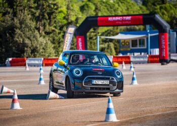 Το Kumho ECSTA PS71 EV κερδίζει το iF Design Award 2024