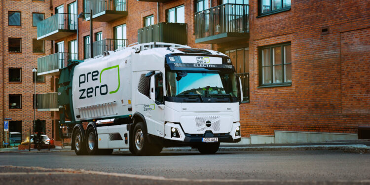 Η Volvo πουλά 35 ηλεκτρικά φορτηγά στην εταιρεία διαχείρισης απορριμμάτων PreZero