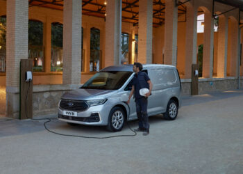 Ford Transit Connect PHEV: Κορυφαία ευελιξία για όλους τους επαγγελματίες οδηγούς