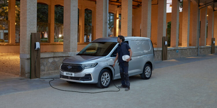 Ford Transit Connect PHEV: Κορυφαία ευελιξία για όλους τους επαγγελματίες οδηγούς