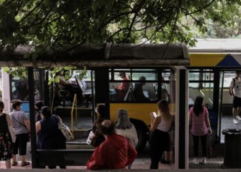 Σύγκρουση λεωφορείων στην Βούλα – Αναφορές για 11 τραυματίες