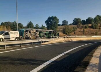 Νταλίκα τούμπαρε στον κάθετο άξονα της Εγνατίας στην Σιάτιστα