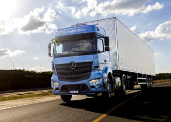 Tα ολοκαίνουργια Mercedes-Benz Axor 2038 4×2 και Axor 2545 6×2