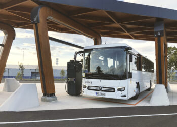 Από το 2026, η Daimler Buses θα εγκαταστήσει δημόσιους σταθμούς φόρτισης  σε τουριστικά μέρη