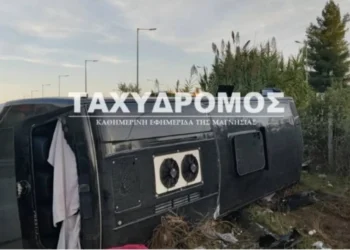 Εκτακτο: Aνατροπή λεωφορείου έξω από τον Βόλο – 10 τραυματιές