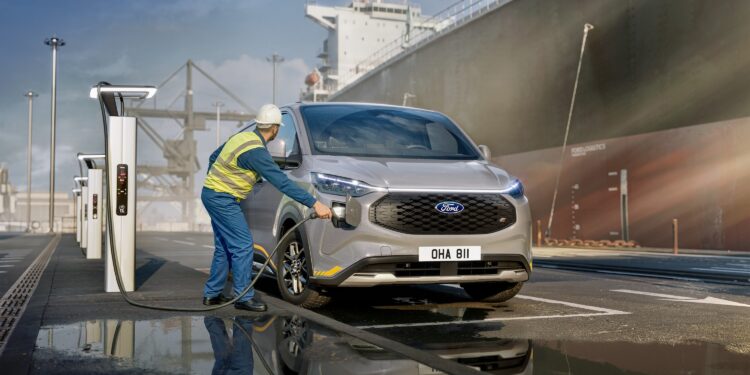 Ford E-Transit Custom: Έτοιμο για το μέλλον, με μεγαλύτερη αυτονομία και ταχύτερη φόρτιση