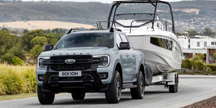 Το νέο Ford Ranger Plug-In Hybrid φέρνει την επανάσταση στη ρυμούλκηση με το προηγμένο σύστημα Trailer Backup Assist