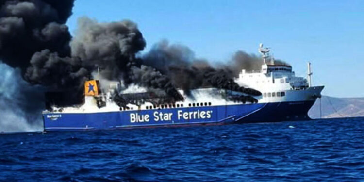 Ποσα φορτηγά μεταφέρει το BLUE CARRIER 2 που καίγεται!